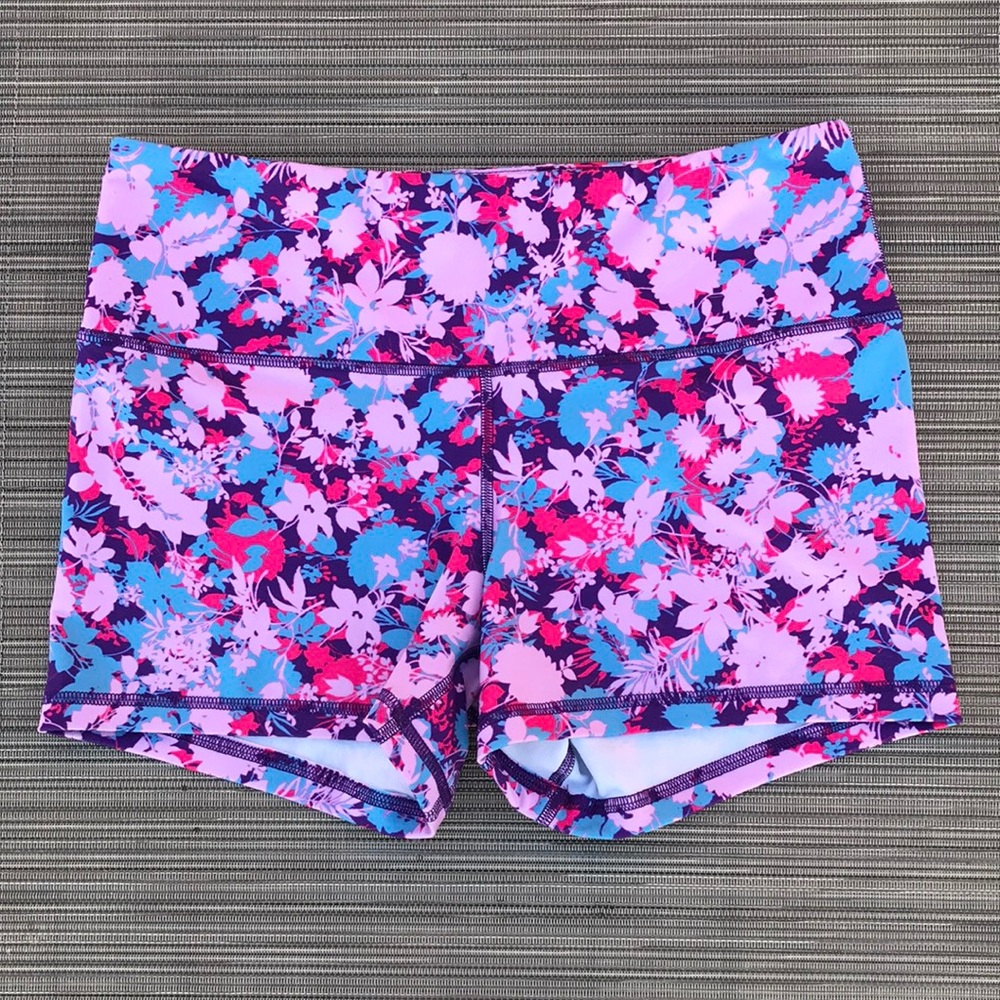 ❤️Rare NWOT FLeo Orchid Bloom Shorts Size Large